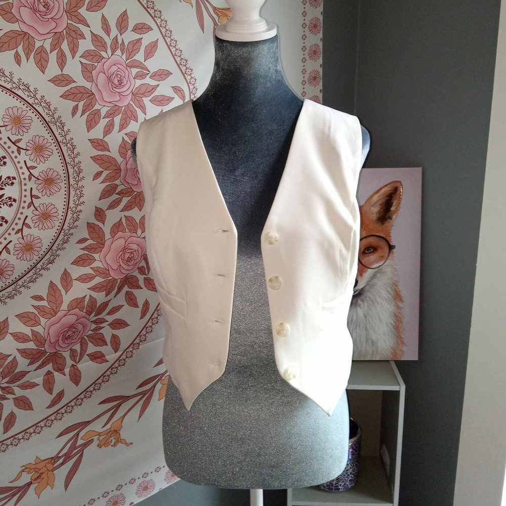 Sincerely Jules Cream Cropped Button Vest ● Size Medium ● New With Tags